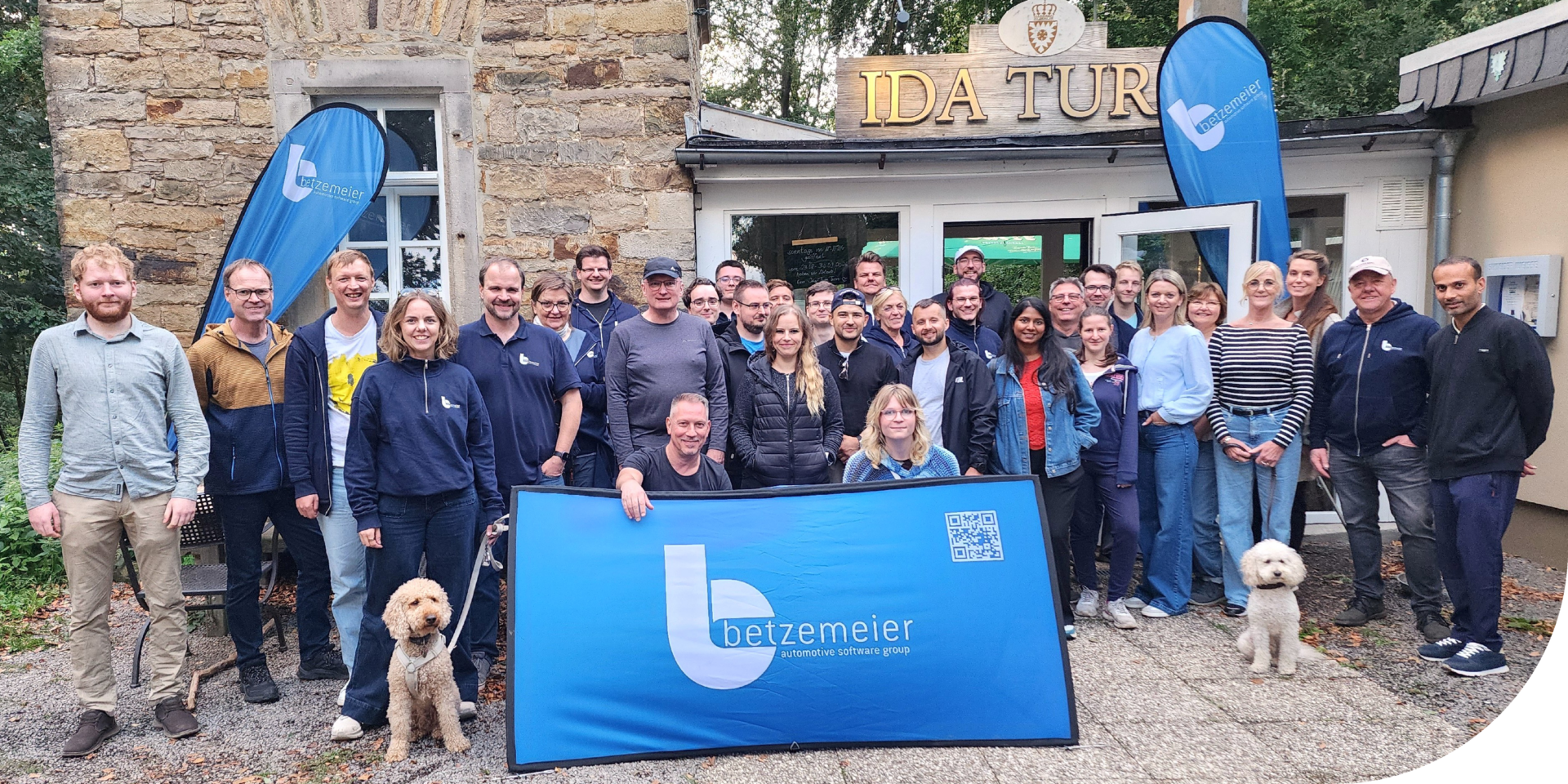 gruppenfoto sommerfest 2026 runde ecke